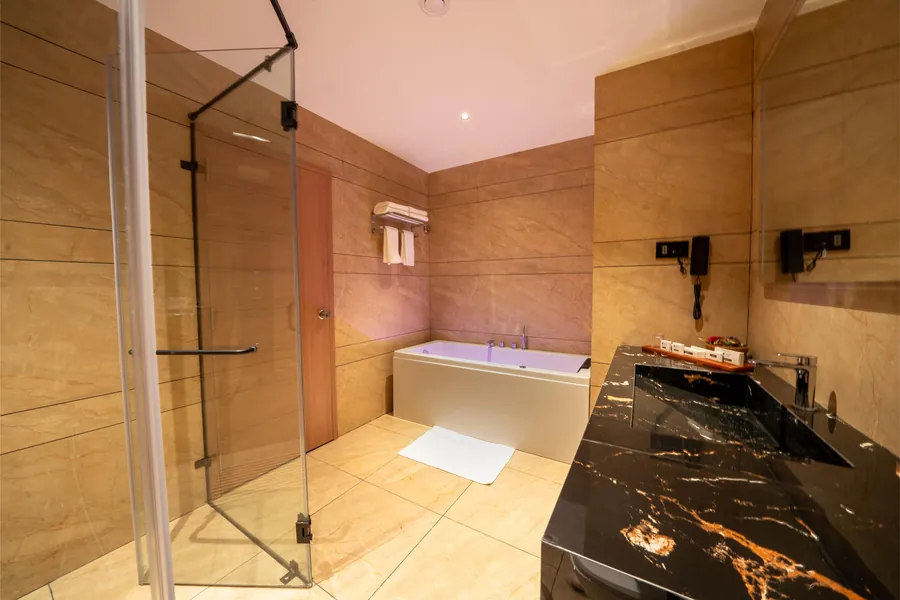 Presidential Suite bathroom with jacuzzi